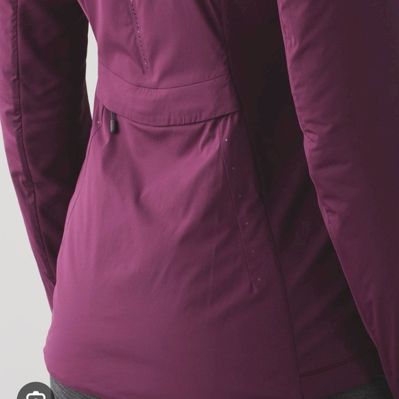 Lululemon Run For Cold Jacket, Size 6, Color Plum - Picture 3 of 12